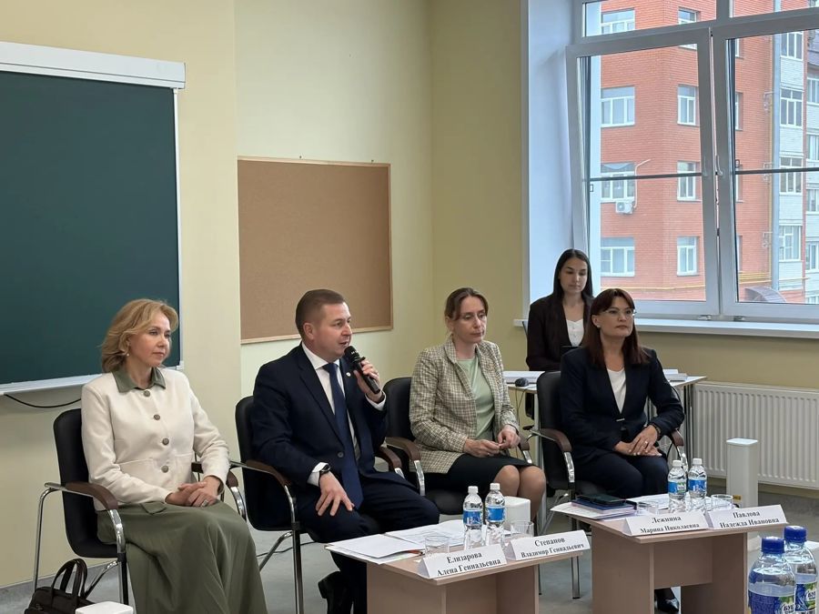 Алена Елизарова: «300 подростков получили первую зарплату, 145 семей заключили социальный контракт — Чебоксарский округ показывает, как работает поддержка в действии»