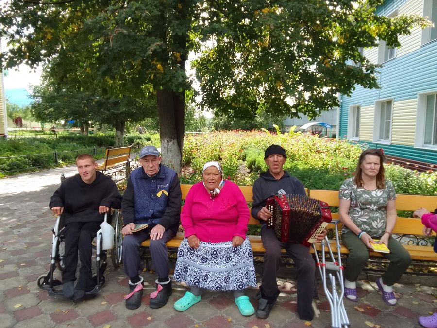 «Споёмте, друзья!»: душевные посиделки.