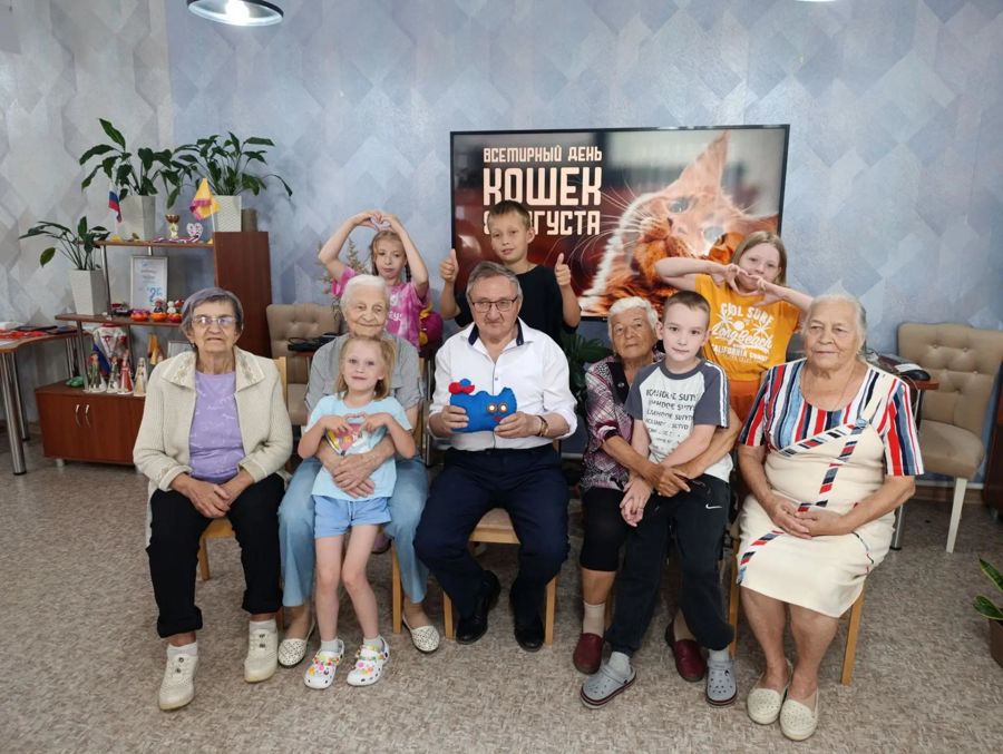 Связь поколений: в Шумерлинском КЦСОН отметили День кошек
