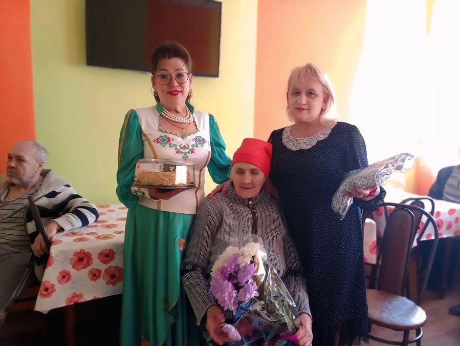 С 90 летним юбилеем!