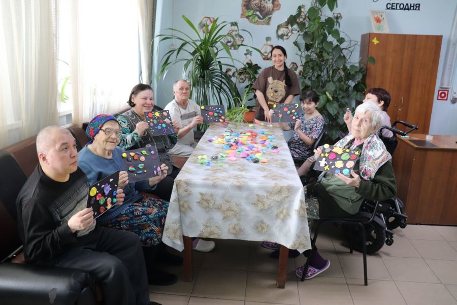 Жители дома-интерната создали космическое панно
