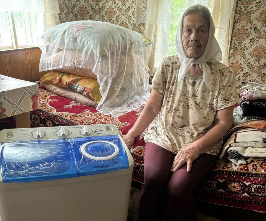 Когда слова не нужны: благотворительный фонд «Операция Бабушка» исполнил мечту Веры Андреевны, подарив стиральную машину