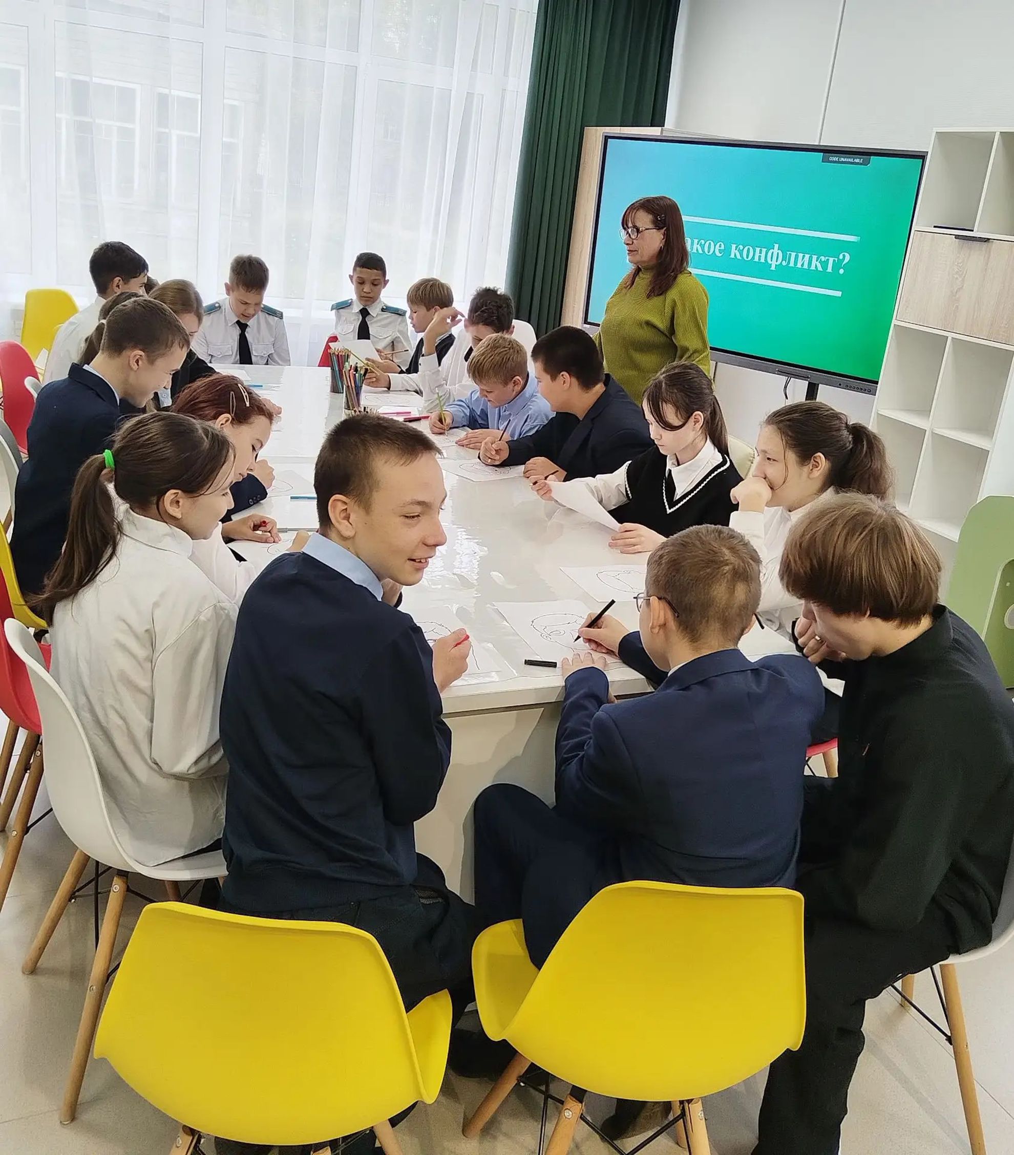В Семейном МФЦ для подростков прошел психологический тренинг «Стоп – конфликт»
