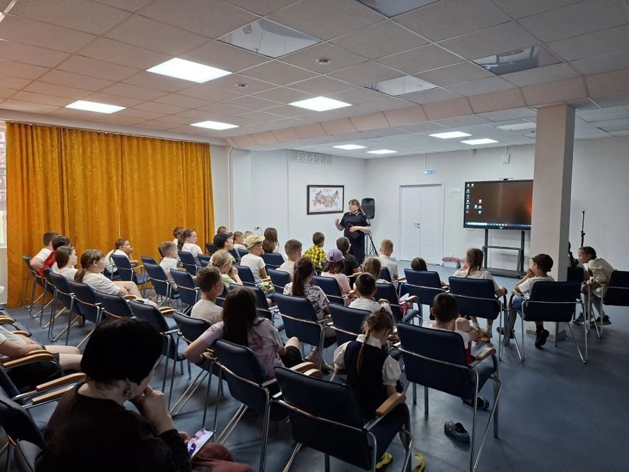 Инспектор ПДН провела профилактическую беседу для детей из летнего лагеря
