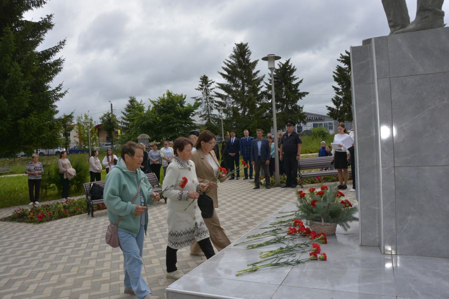 Директор Моргаушского центра соцобслуживания населения приняла участие в памятном мероприятии ко Дню памяти и скорби