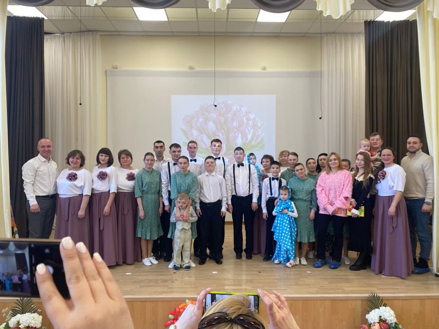 Праздничная программа «Ярче всех бриллиантов мира...» прошла в детском доме