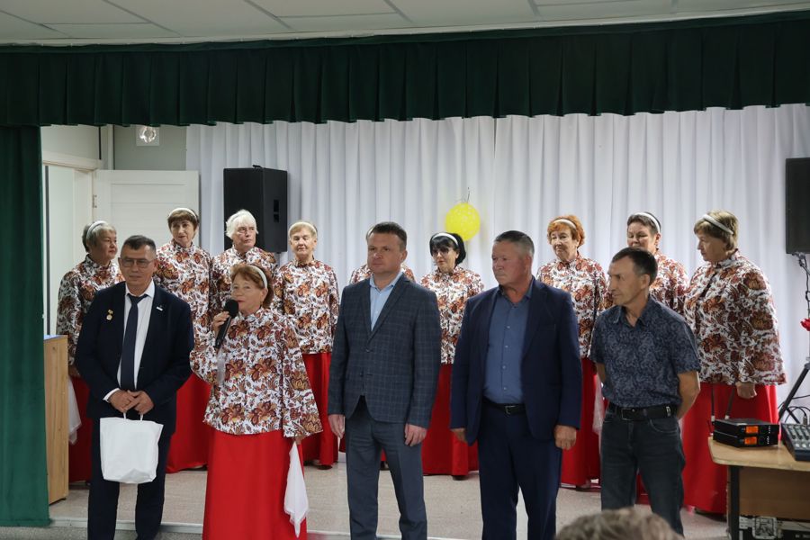 Ансамбль «Рябинушка» поздравил жителей Мамликасов с Днем деревни.