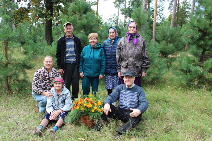 Счастье в простых вещах: прогулка, грибы и арбуз в осеннем лесу