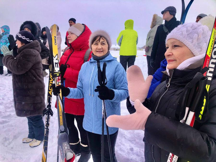 «Серебряные» волонтеры штурмуют «Лыжню Росии»