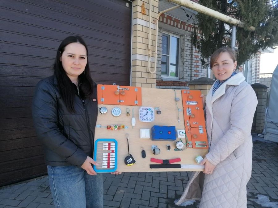 В Моргаушском Центре провели выездное занятие с использованием доски «Бизиборд»