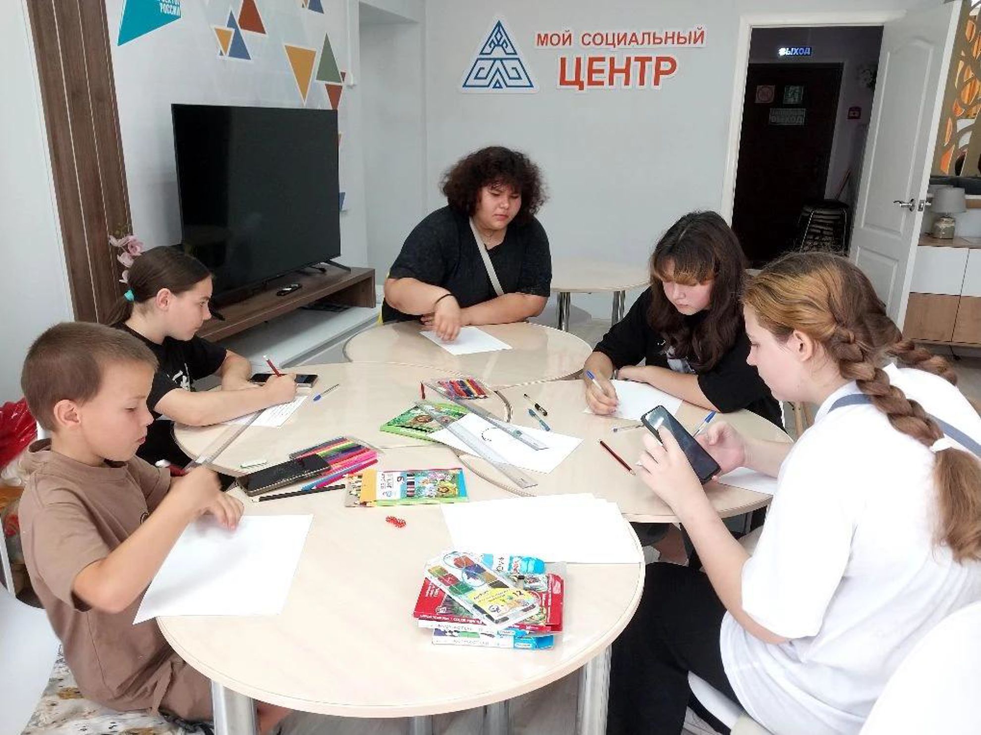 Письма со смыслом: юные получатели социальных услуг Порецкого центра соцобслуживания поддерживают наших защитников