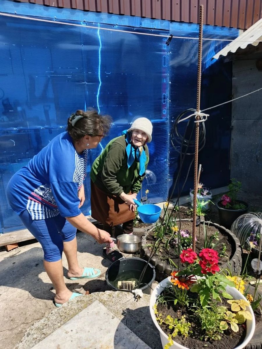 Маленькие радости большого ухода: огород и домашний салон от помощницы Ираиды