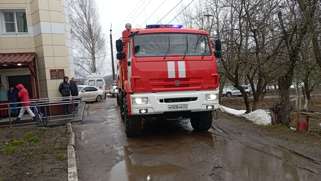 В Моргаушском центре социального обслуживания населения прошла отработка навыков эвакуации и использования средств пожаротушения