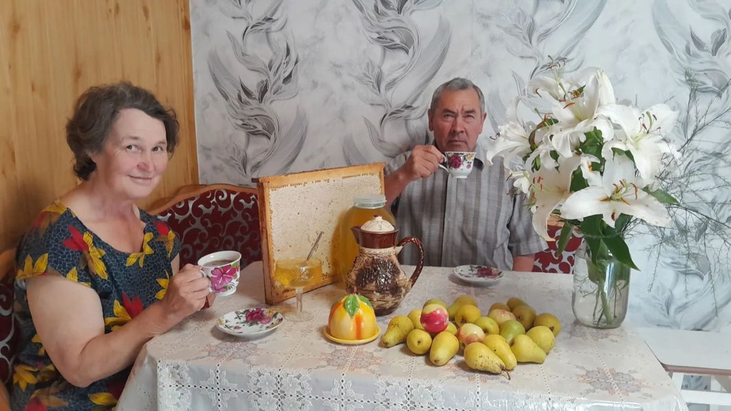 Семья Клементьевых поздравляет с Медовым Спасом