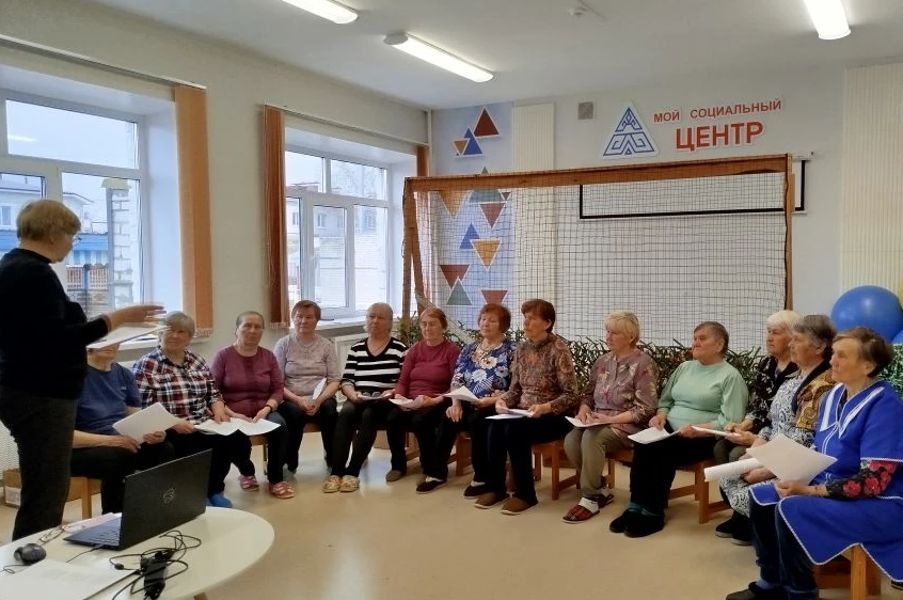 Финансовая грамотность для старшего поколения: в центре активного долголетия пенсионеров учат защищаться от мошенников.