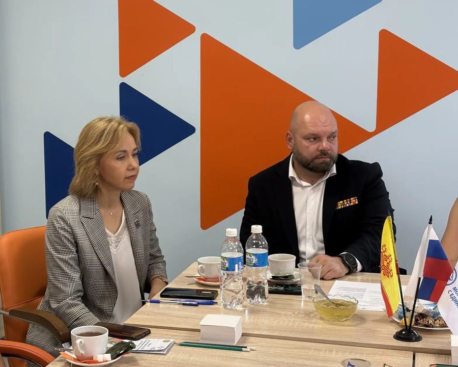 «Работа для СВОих»: Алена Елизарова провела живой диалог с ветеранами в Янтиковском округе