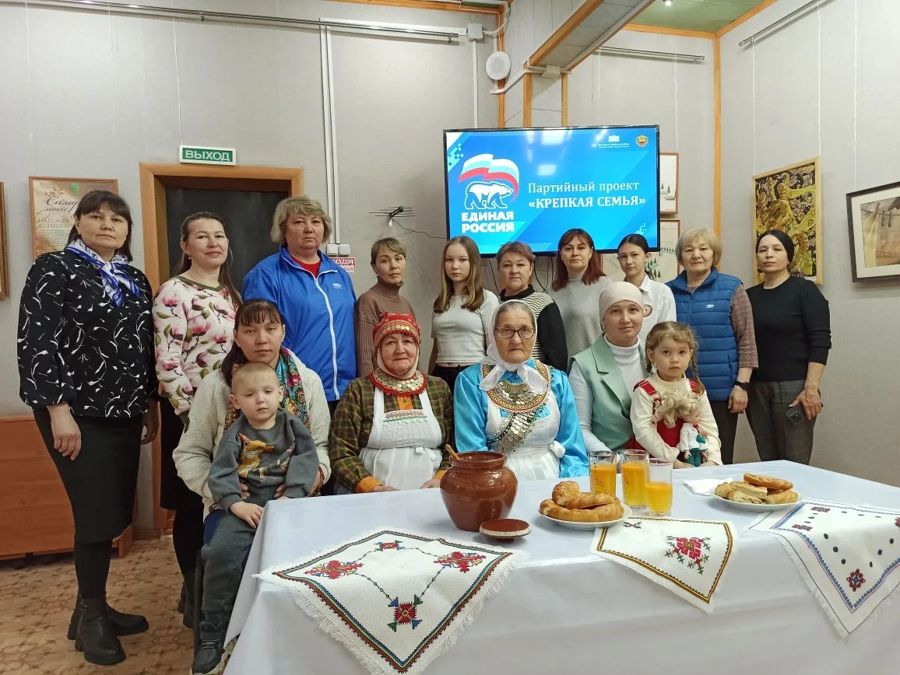 Молодые семьи учатся кулинарным традициям старших