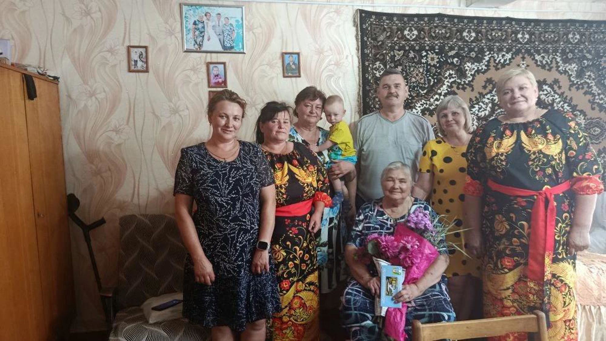 Не просто день рождения: как национальный проект „Семья“ помогает дарить радость пожилым людям