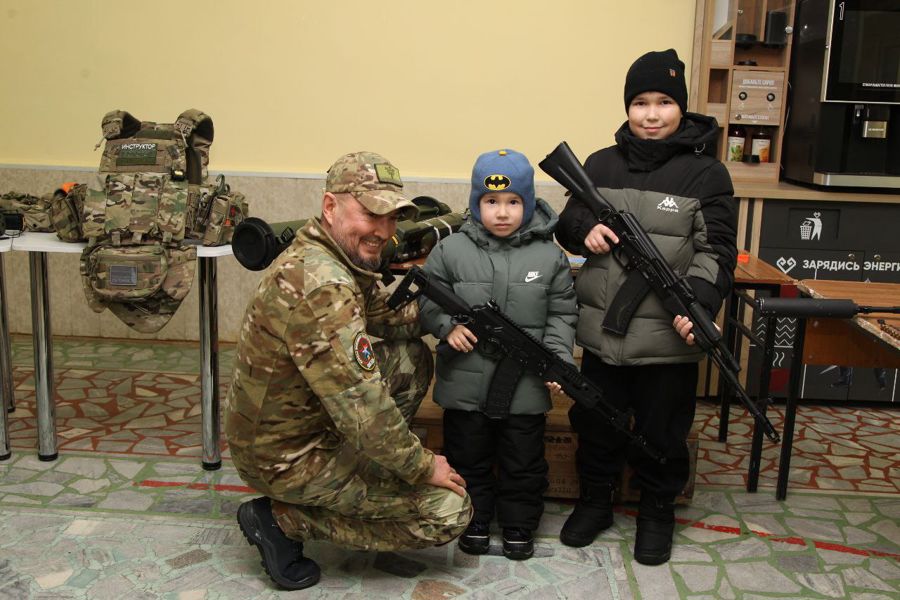 Экспозиция, организованная курсами военной подготовки «Звезда»