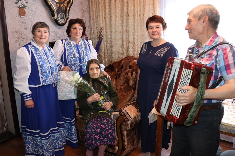 100 лет - целая эпоха