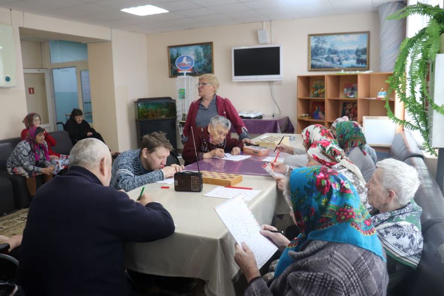 Час общения в доме-интернате