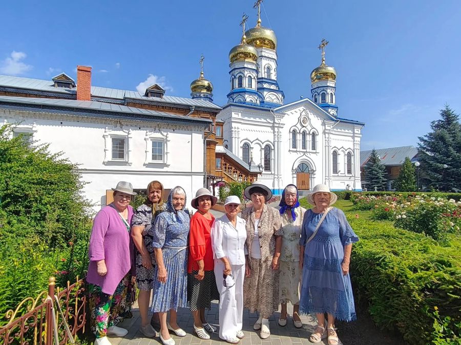 Поездка к святыне: пенсионеры Козловского комплексного центра посетили Тихвинский Богородицкий монастырь