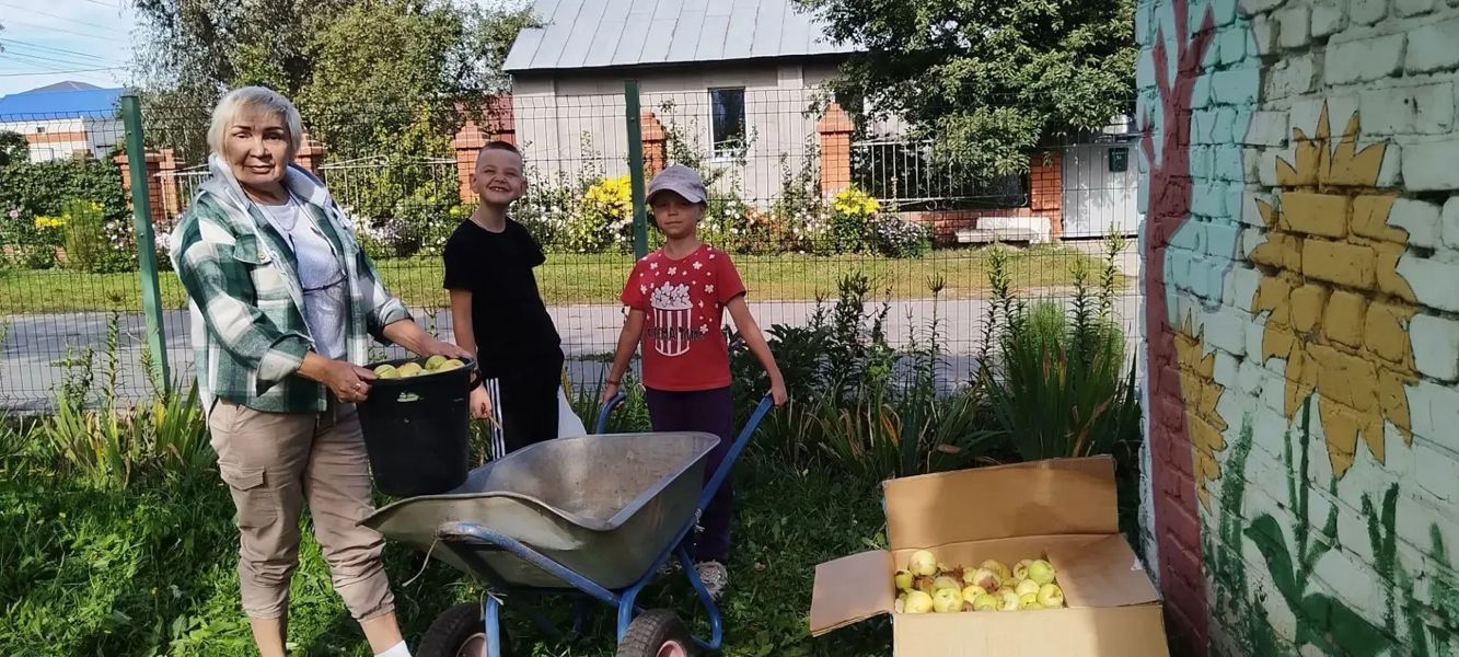 День заботы о природе: уборка территории