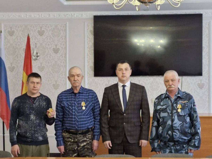 Подвиг чернобыльцев: в Красноармейском округе вручили награды ликвидаторам аварии на АЭС