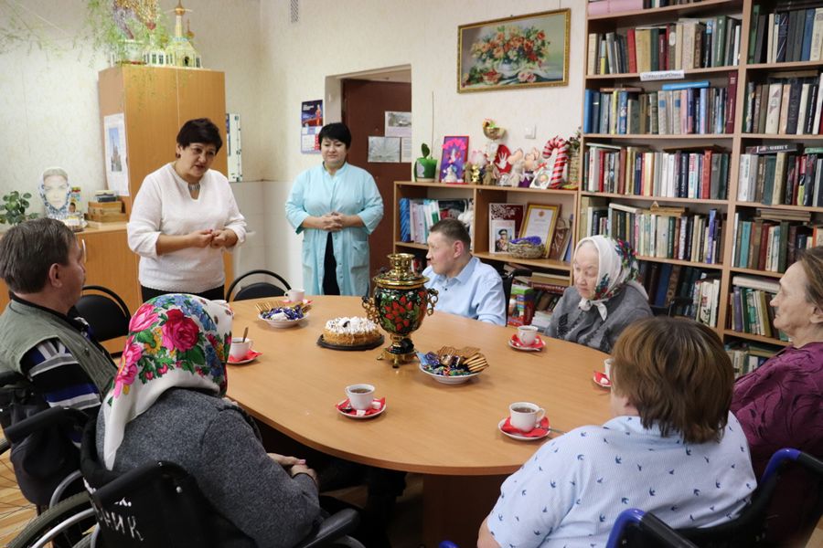 Именинники января собрались за праздничным столом