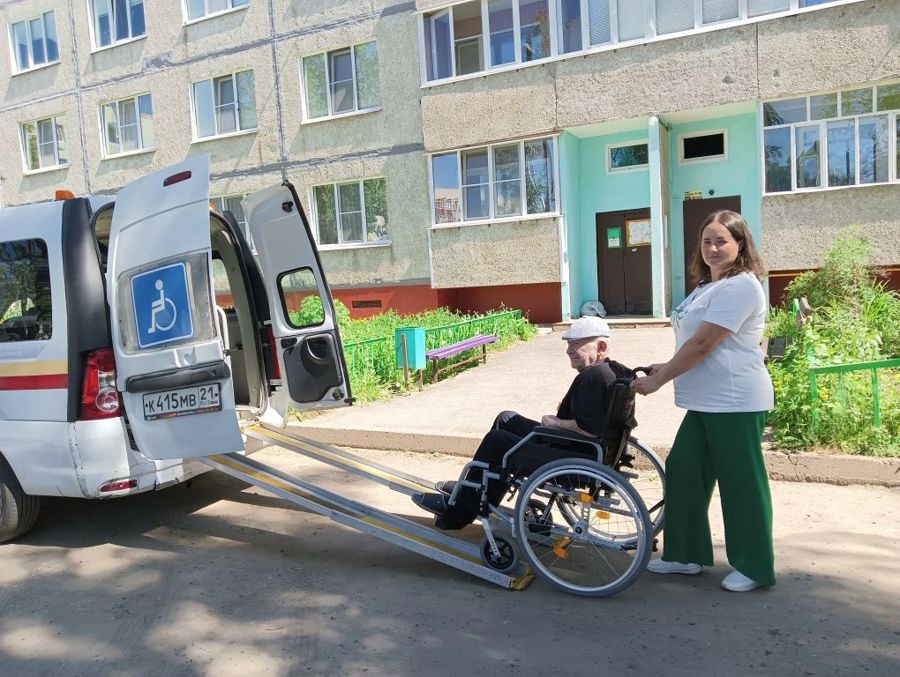 Помощь в доставке в медицинскую организацию маломобильных граждан