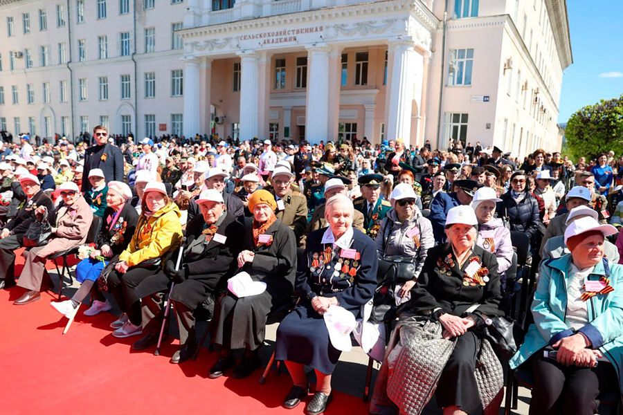 Алена Елизарова: «Первые выплаты к 9 Мая — более 17 тысячам получателей средства уже направлены»