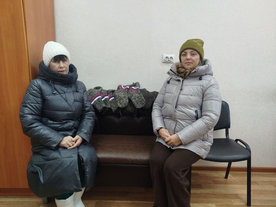Забота из дома: «серебряные» волонтеры Пикшикского территориального отдела связали носки для бойцов СВО
