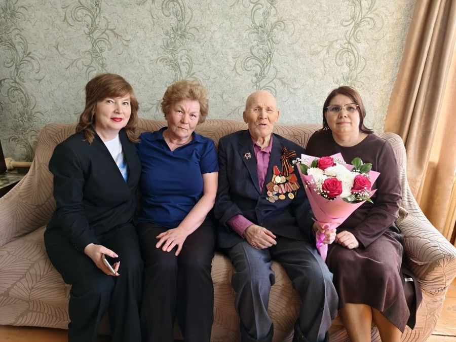 В преддверии 81-летия Победы в Великой Отечественной войне в Моргаушском  муниципальном округе состоялись поздравления ветерана-фронтовика.