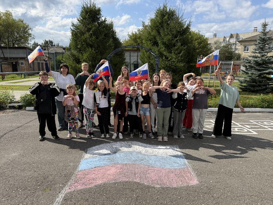 Юные патриоты «Солнцеграда» гордятся Флагом Российской Федерации
