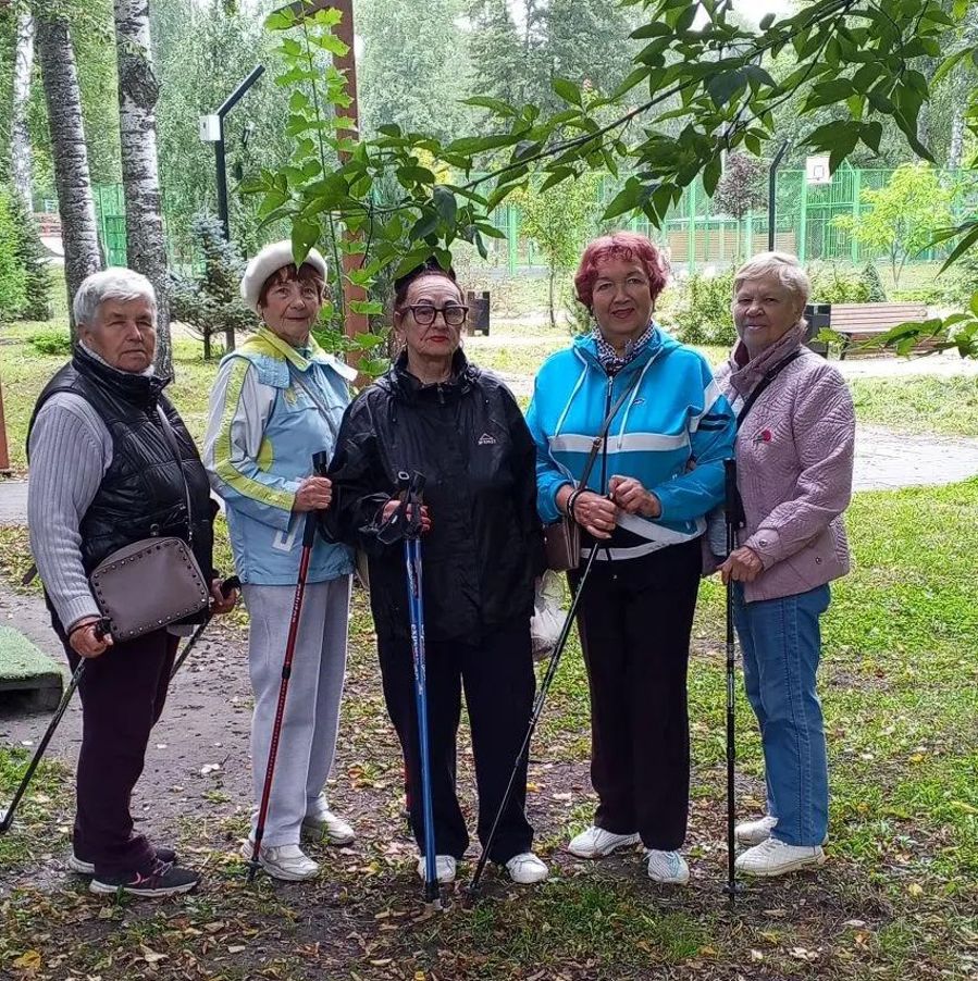 «ХодиКо»: как в Шумерле пенсионеры «заряжаются» энергией в городском парке