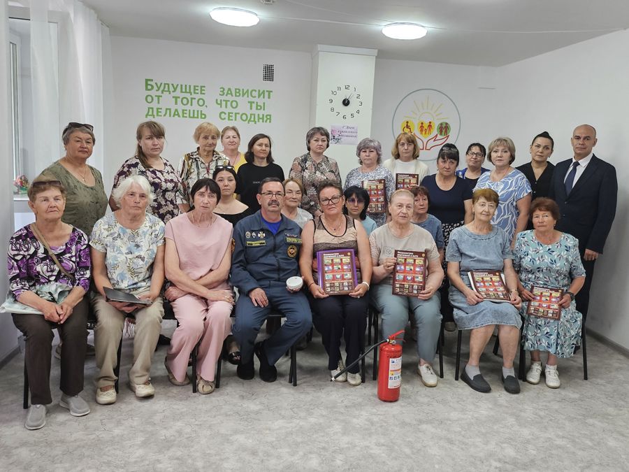 Безопасность — в приоритете: сотрудники и подопечные Цивильского ЦСОН прошли инструктаж от МЧС