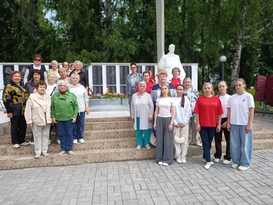«Серебряные» волонтеры Шумерлинского КЦСОН: Память, связь поколений у Вечного огня