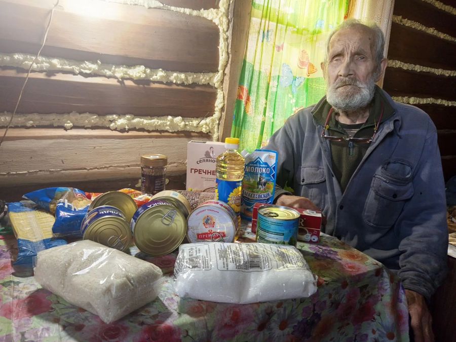 Вурнарский центр соцобслуживания и фонд «Операция бабушка» провели акцию адресной помощи