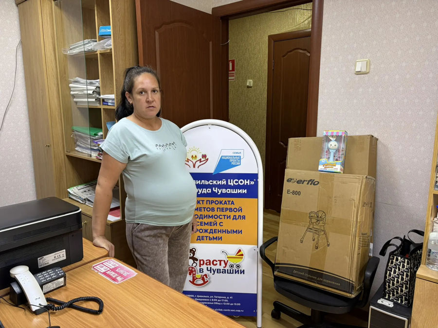 «Крепкая семья» в действии: в Цивильске работает бесплатный пункт проката вещей для новорождённых.