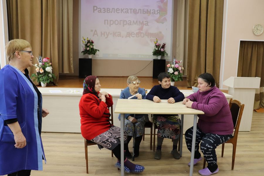 Развлекательная программа «А ну-ка, девушки!»