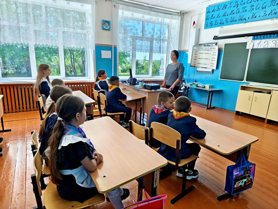 Безопасное поведение – с малых лет: проведена познавательная встреча с младшими классами