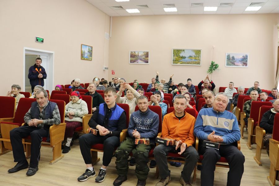 С праздником! С Днем Защитника Отечества!