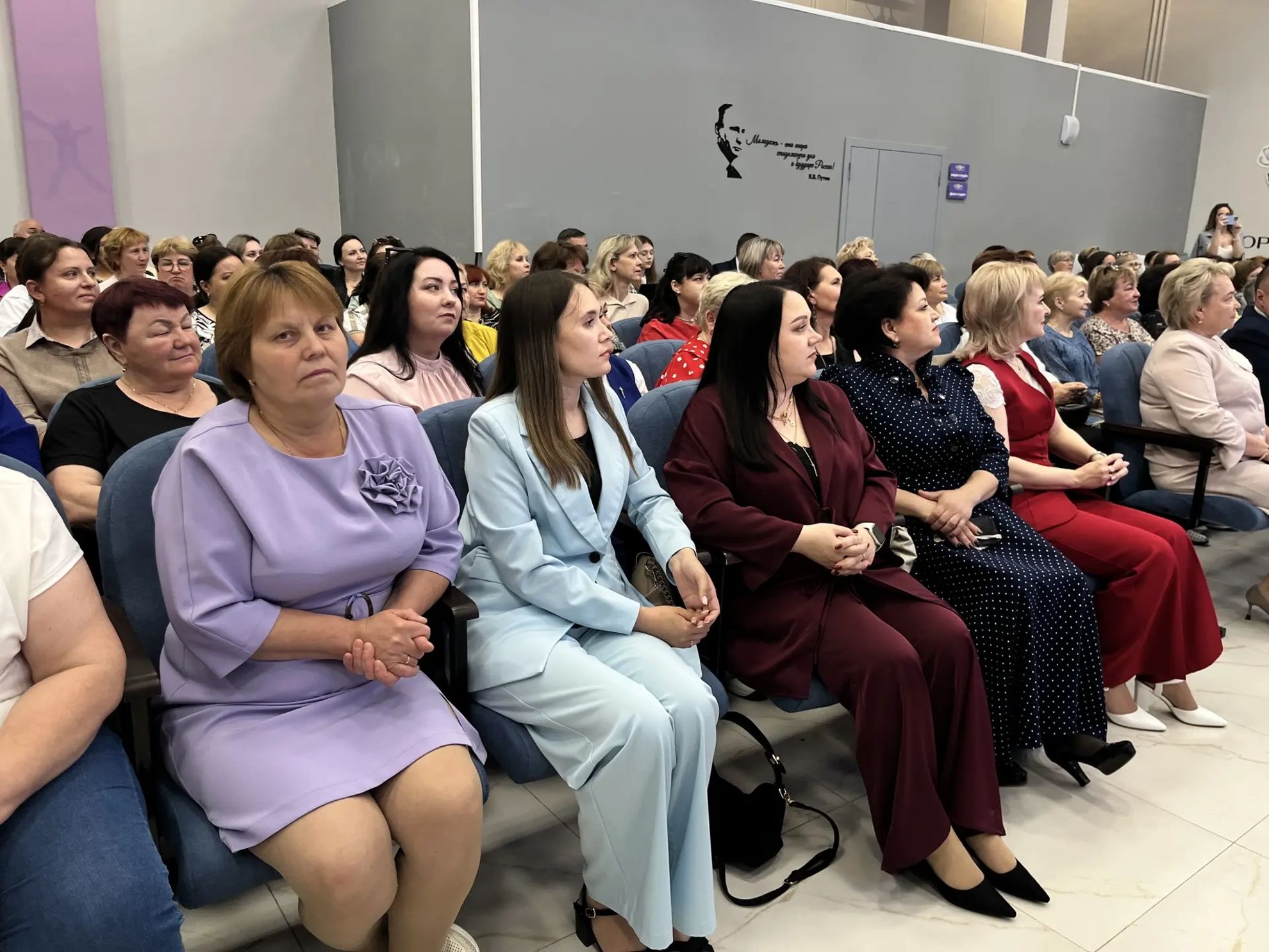 В Шумерле поздравили тех, кто дарит заботу и тепло