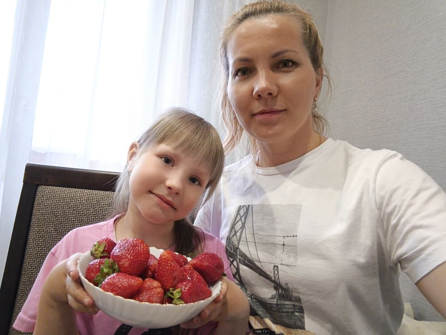 День клубники отметили в Комплексном центре
