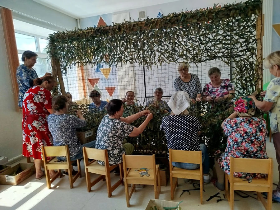 Любовь к Родине не уходит в отпуск: «серебряные» волонтеры помогают фронту.