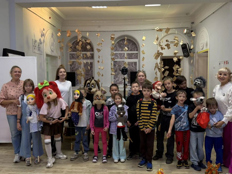 Воспитанники летнего лагеря побывали в сказочном мире кукол