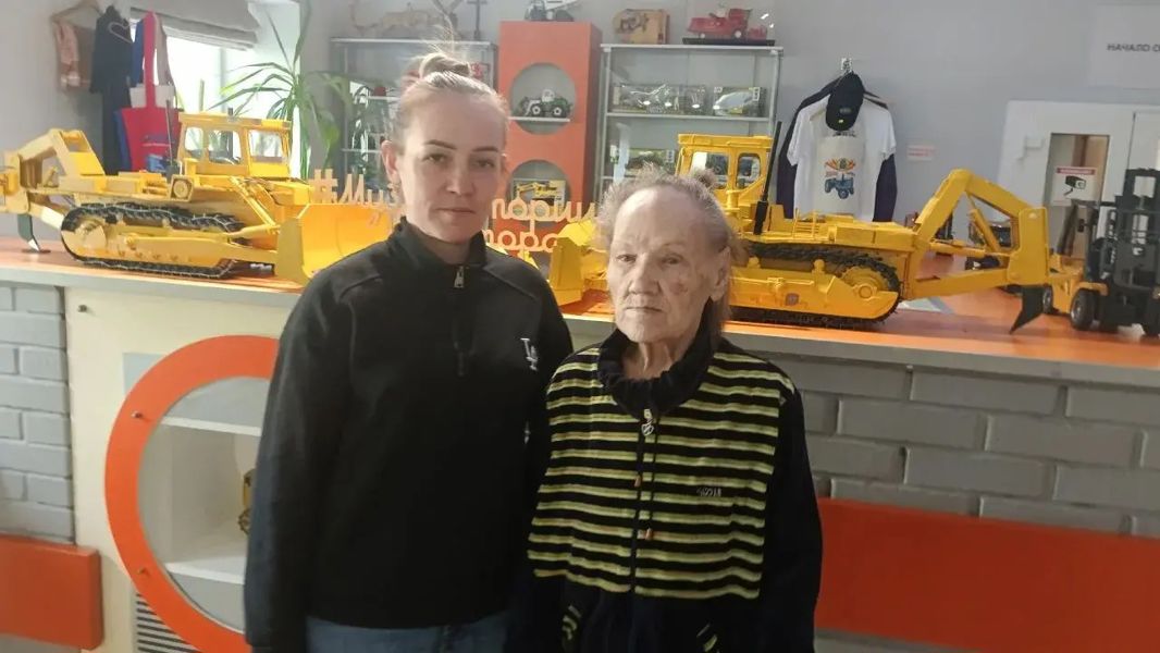 Соцработник вместе со своей подопечной посетила музей