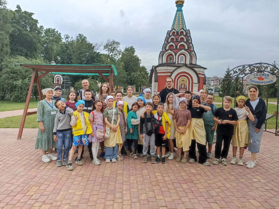 Поход в храм стал доброй традицией для летнего лагеря при центре
