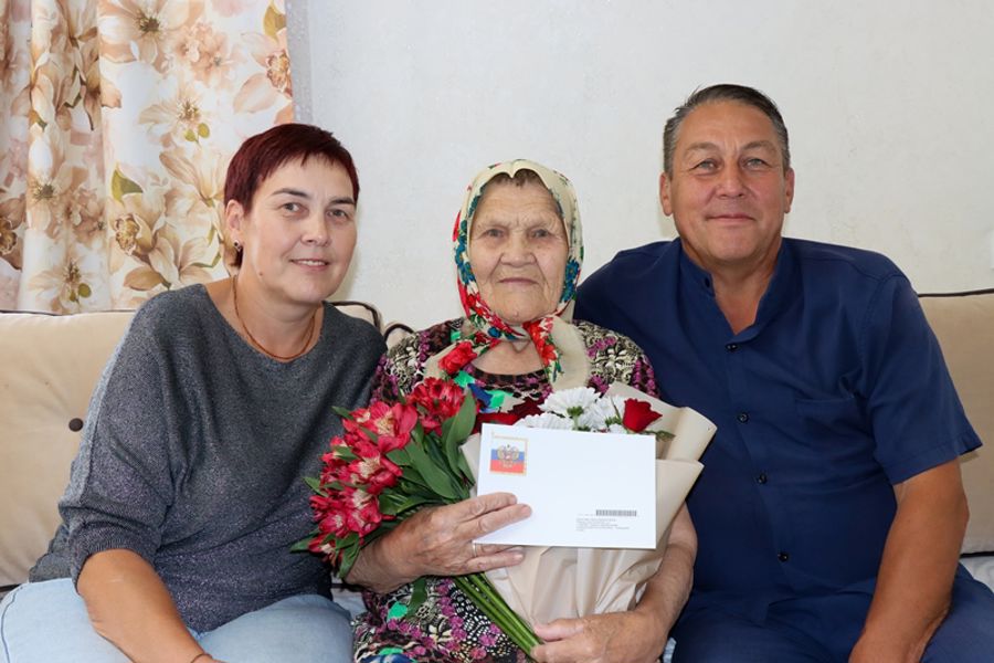 Хранительница семейного очага: Нина Макаровна Долгова из Ядрина отмечает 95-летний юбилей