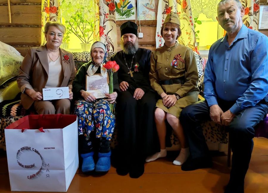 Поздравили тружениц тыла с Днем Победы